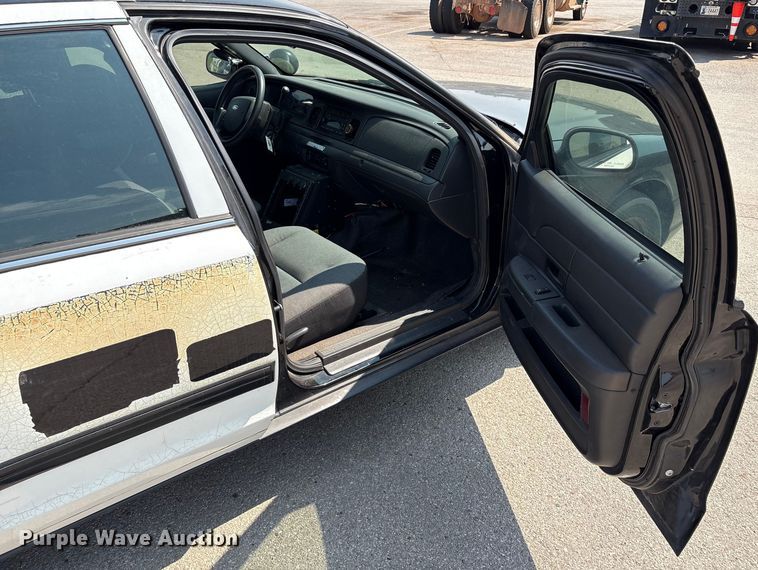 image for item EU4581 2011 Ford Crown Victoria Police Interceptor 