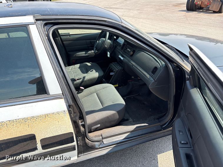 image for item EU4581 2011 Ford Crown Victoria Police Interceptor 