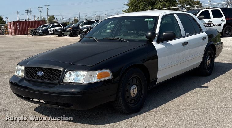 image for item EU4587 2009 Ford Crown Victoria Police interceptor 