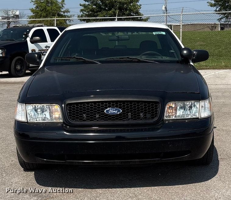 image for item EU4587 2009 Ford Crown Victoria Police interceptor 