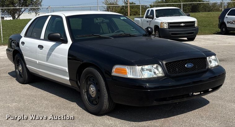 image for item EU4587 2009 Ford Crown Victoria Police interceptor 