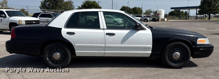 image for item EU4587 2009 Ford Crown Victoria Police interceptor 
