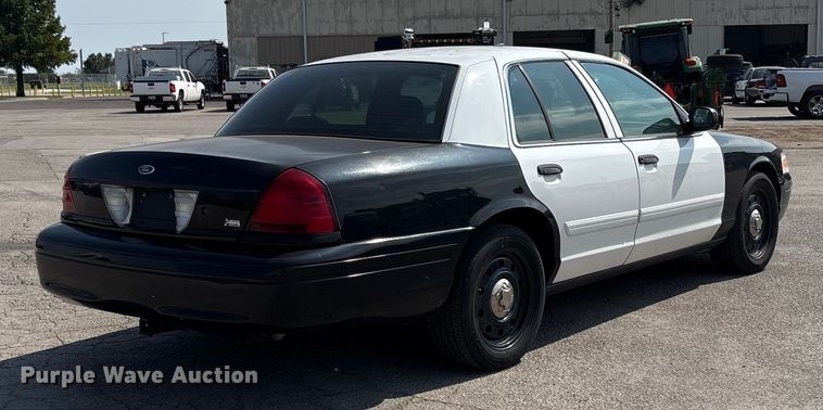 image for item EU4587 2009 Ford Crown Victoria Police interceptor 