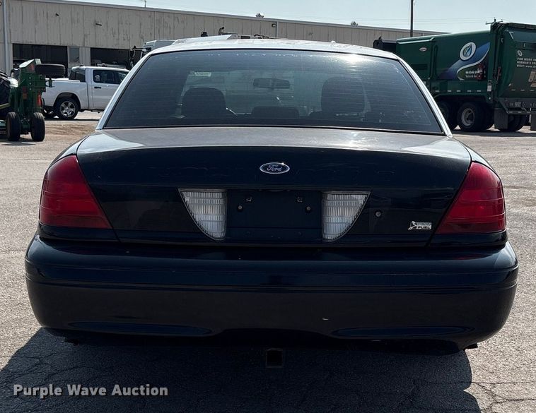 image for item EU4587 2009 Ford Crown Victoria Police interceptor 