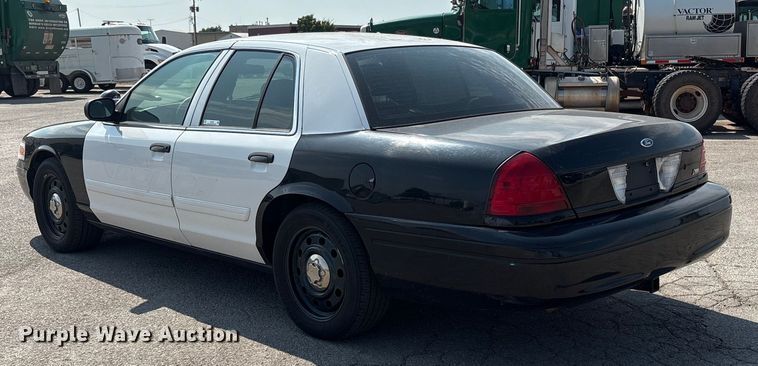 image for item EU4587 2009 Ford Crown Victoria Police interceptor 