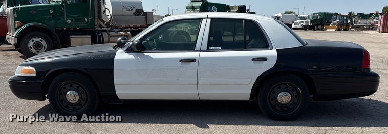 image for item EU4587 2009 Ford Crown Victoria Police interceptor 