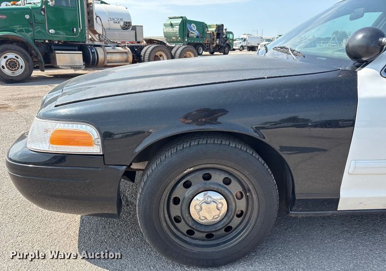 image for item EU4587 2009 Ford Crown Victoria Police interceptor 