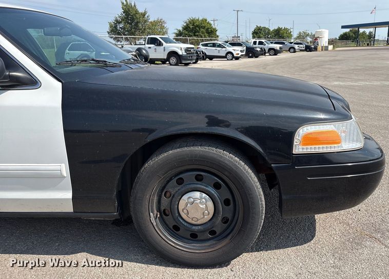 image for item EU4587 2009 Ford Crown Victoria Police interceptor 