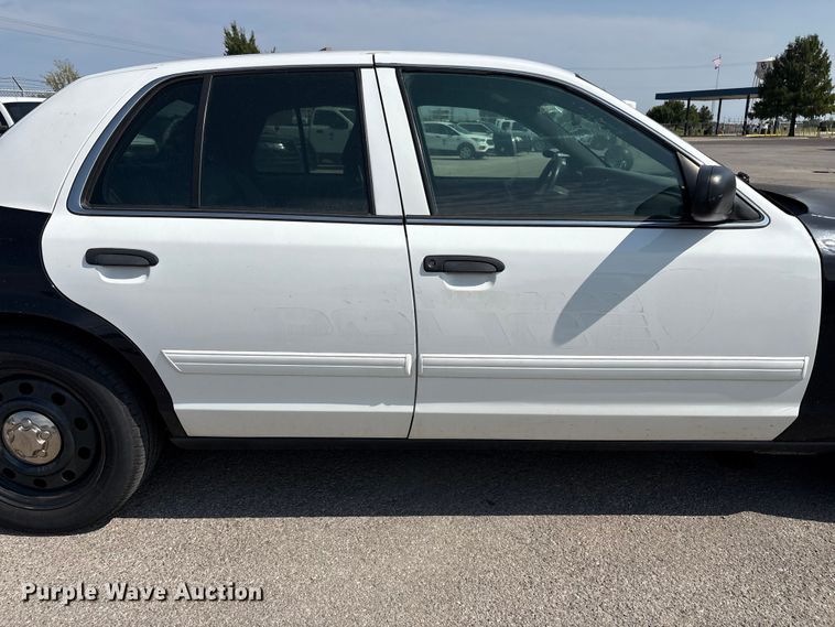 image for item EU4587 2009 Ford Crown Victoria Police interceptor 
