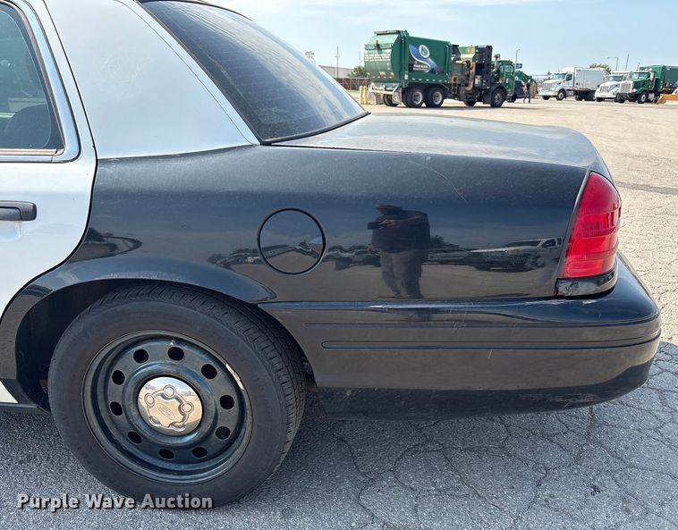 image for item EU4587 2009 Ford Crown Victoria Police interceptor 