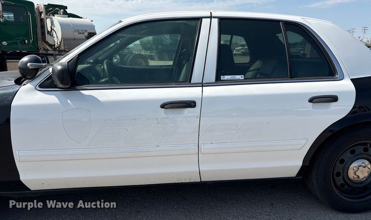 image for item EU4587 2009 Ford Crown Victoria Police interceptor 