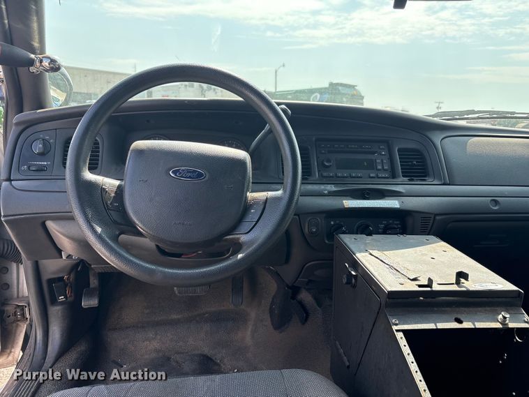 image for item EU4587 2009 Ford Crown Victoria Police interceptor 