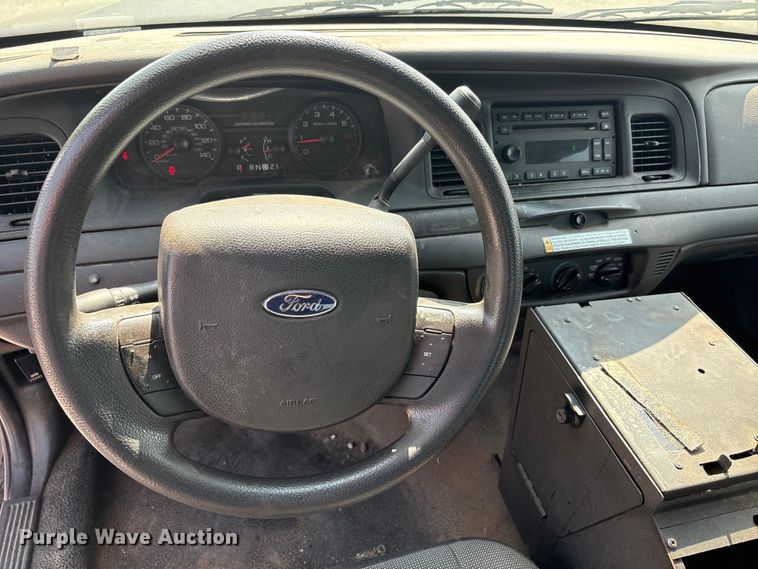 image for item EU4587 2009 Ford Crown Victoria Police interceptor 