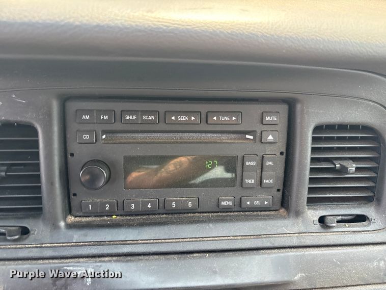 image for item EU4587 2009 Ford Crown Victoria Police interceptor 