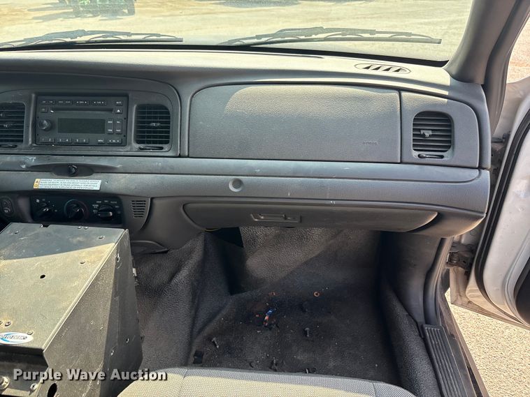 image for item EU4587 2009 Ford Crown Victoria Police interceptor 