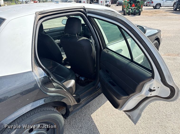 image for item EU4587 2009 Ford Crown Victoria Police interceptor 