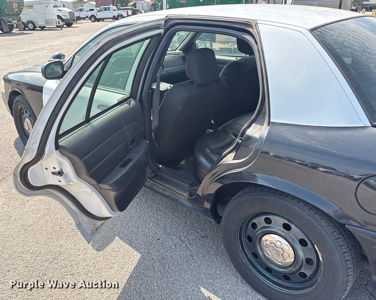image for item EU4587 2009 Ford Crown Victoria Police interceptor 