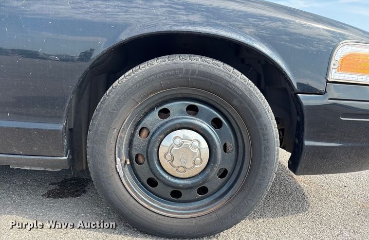 image for item EU4587 2009 Ford Crown Victoria Police interceptor 