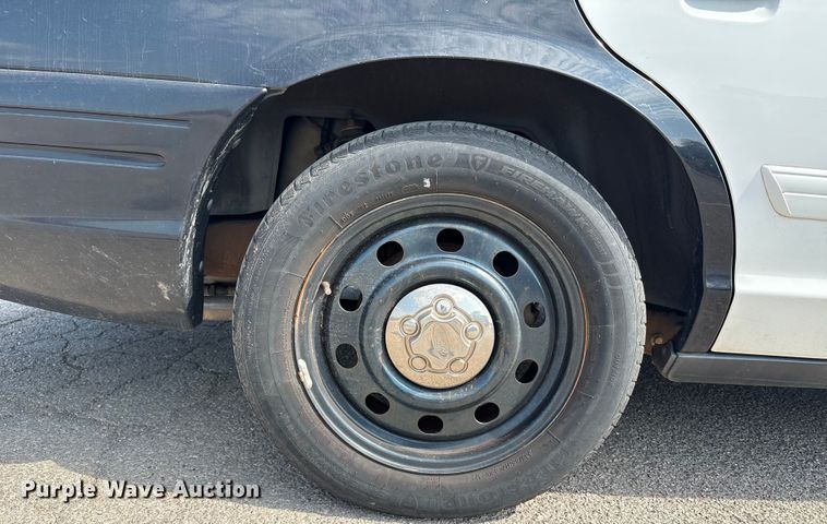 image for item EU4587 2009 Ford Crown Victoria Police interceptor 