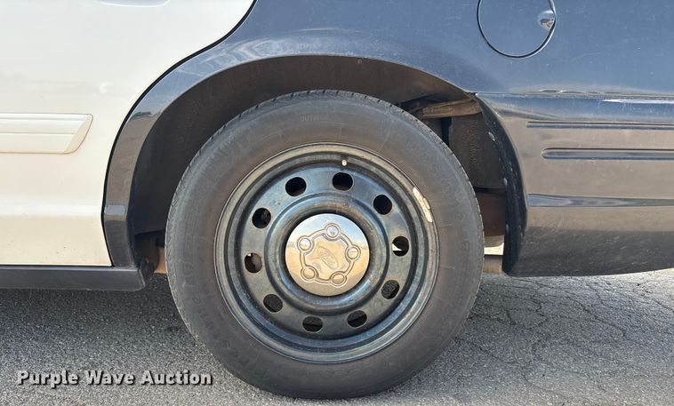 image for item EU4587 2009 Ford Crown Victoria Police interceptor 