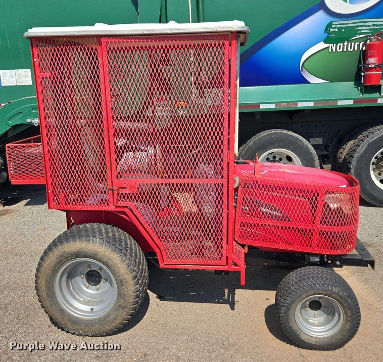 image for item EU4591 Mahendra eMax 22L MFWD tractor