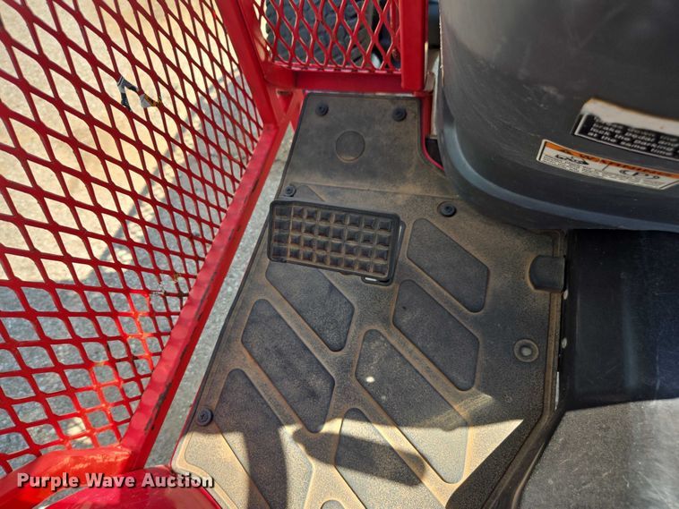 image for item EU4591 Mahendra eMax 22L MFWD tractor