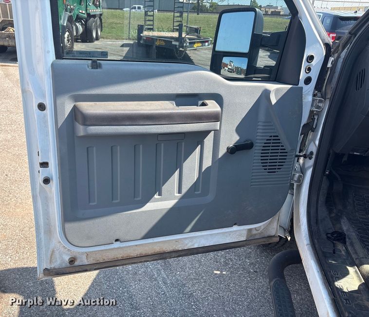 image for item EU4598 2012 Ford F250 Super Duty truck cab and chassis