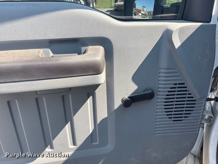 image for item EU4598 2012 Ford F250 Super Duty truck cab and chassis