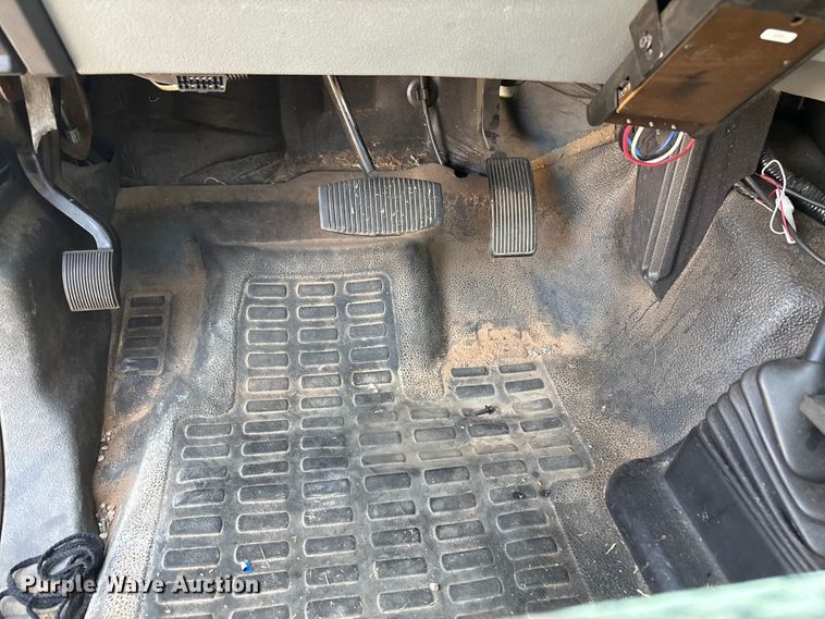 image for item EU4598 2012 Ford F250 Super Duty truck cab and chassis