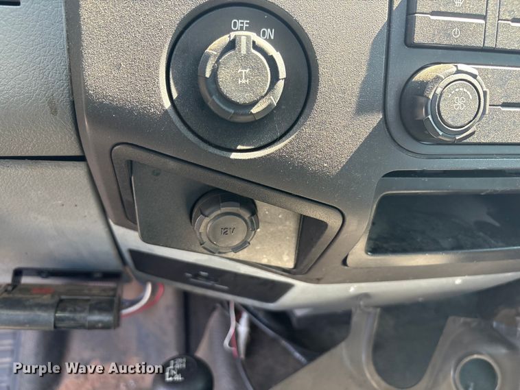 image for item EU4598 2012 Ford F250 Super Duty truck cab and chassis