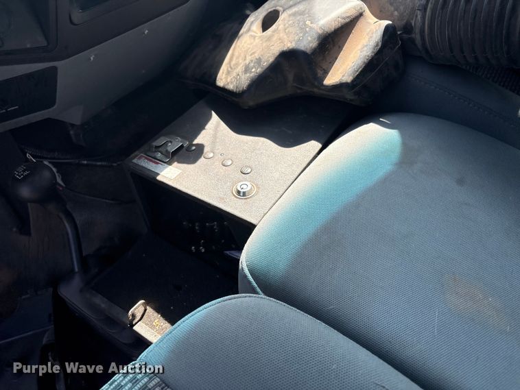 image for item EU4598 2012 Ford F250 Super Duty truck cab and chassis