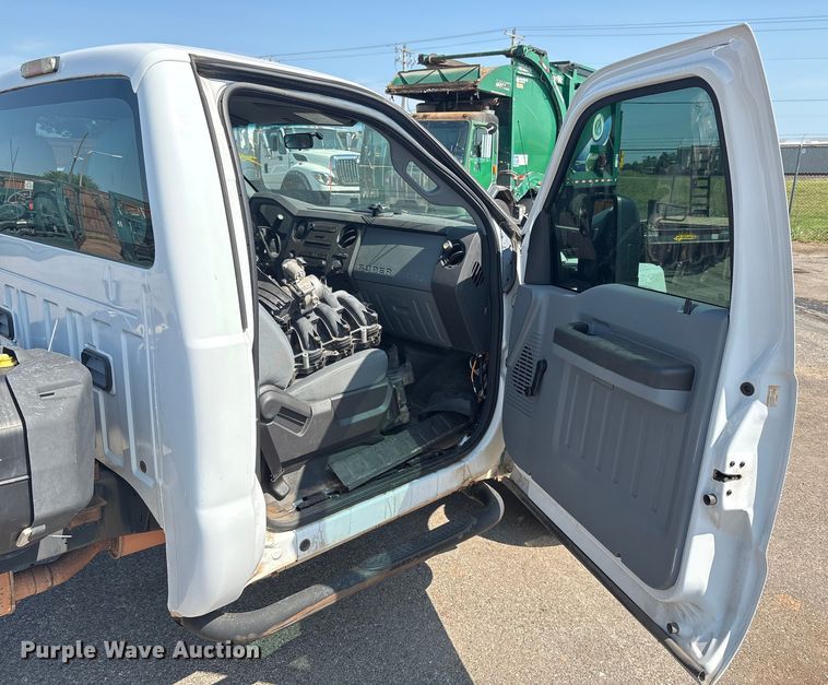 image for item EU4598 2012 Ford F250 Super Duty truck cab and chassis