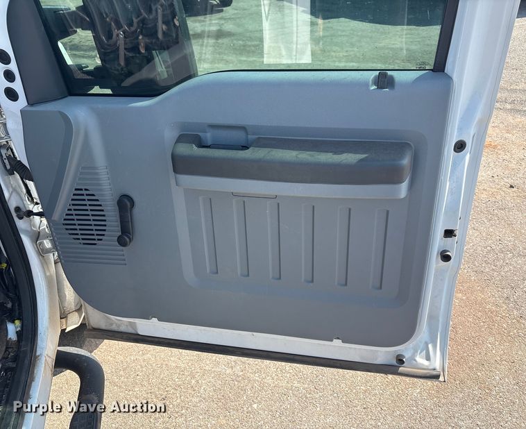 image for item EU4598 2012 Ford F250 Super Duty truck cab and chassis