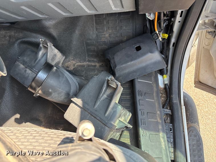 image for item EU4598 2012 Ford F250 Super Duty truck cab and chassis