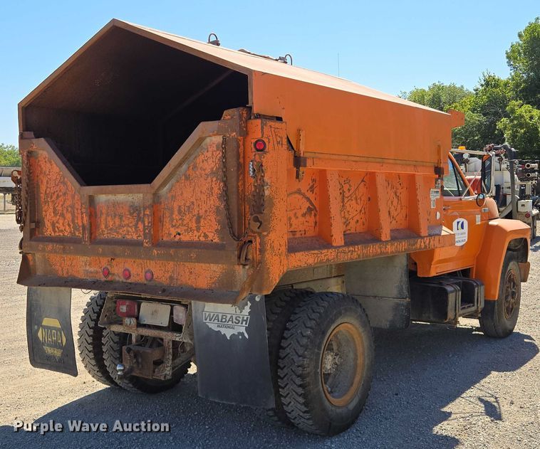 image for item EV1690 1987 Ford F700 dump truck