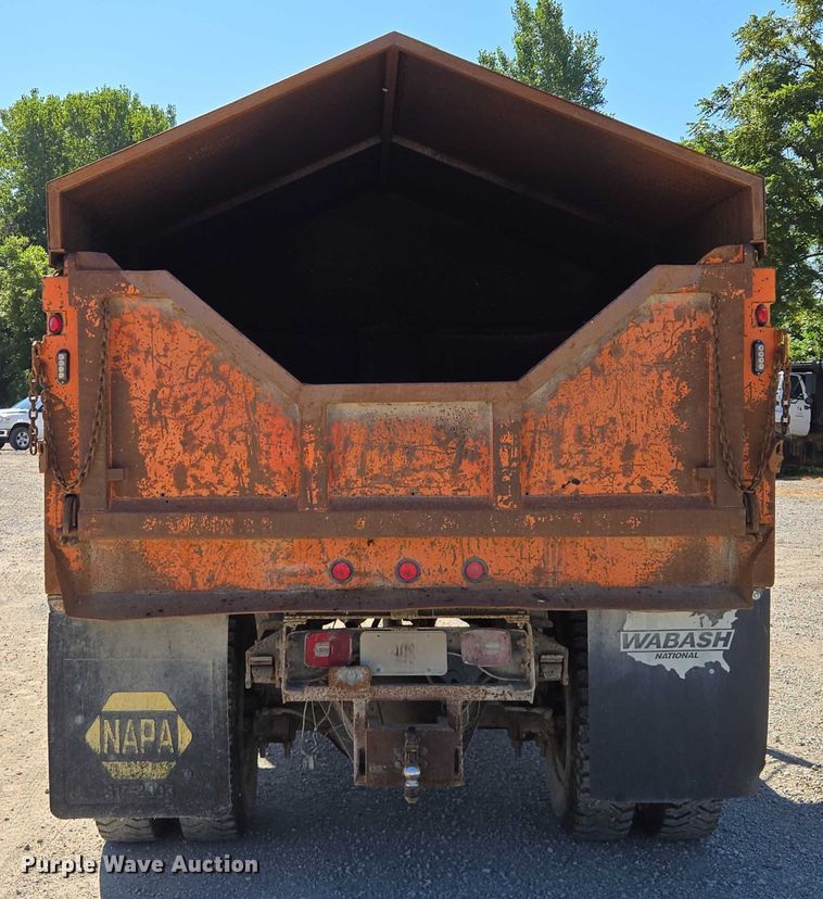 image for item EV1690 1987 Ford F700 dump truck