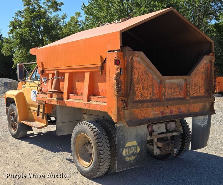 image for item EV1690 1987 Ford F700 dump truck