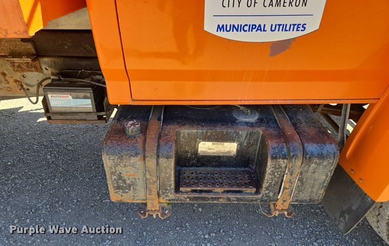 image for item EV1690 1987 Ford F700 dump truck