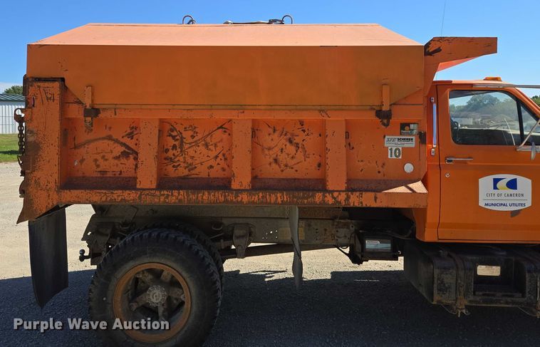 image for item EV1690 1987 Ford F700 dump truck