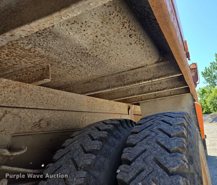 image for item EV1690 1987 Ford F700 dump truck