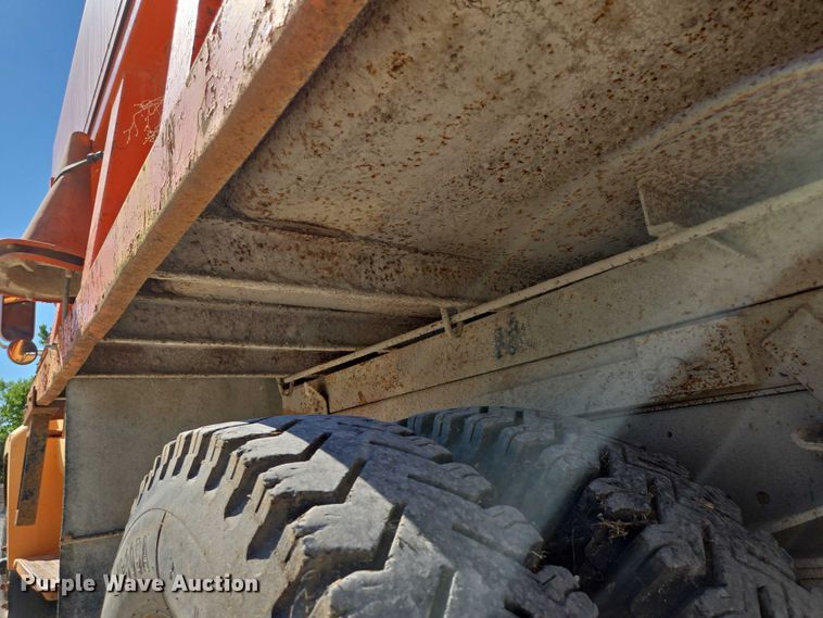 image for item EV1690 1987 Ford F700 dump truck