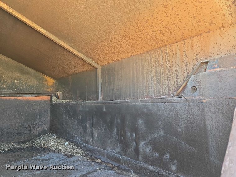 image for item EV1690 1987 Ford F700 dump truck