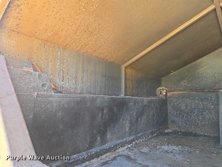 image for item EV1690 1987 Ford F700 dump truck