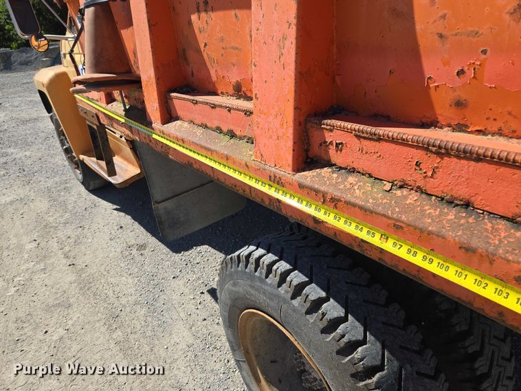 image for item EV1690 1987 Ford F700 dump truck