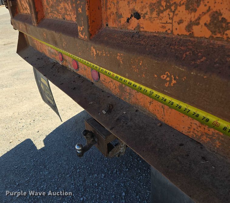 image for item EV1690 1987 Ford F700 dump truck