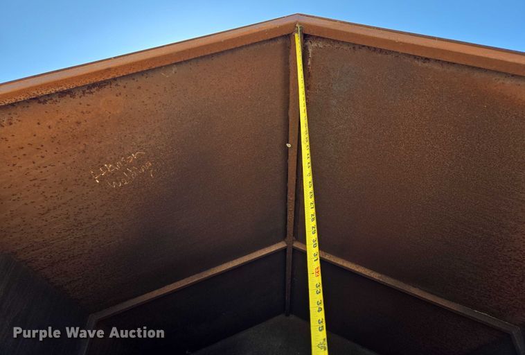 image for item EV1690 1987 Ford F700 dump truck