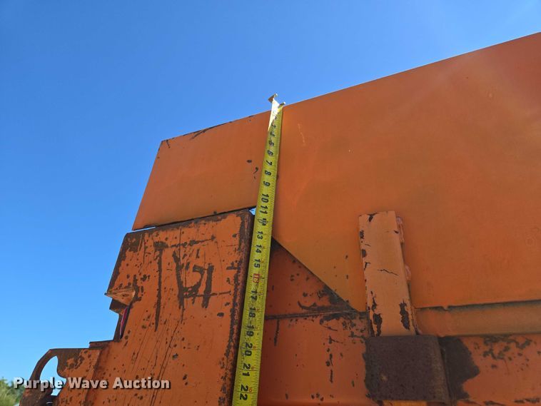 image for item EV1690 1987 Ford F700 dump truck