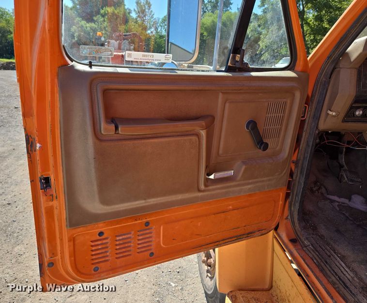 image for item EV1690 1987 Ford F700 dump truck