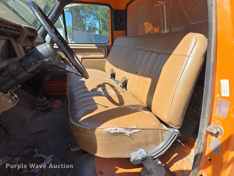 image for item EV1690 1987 Ford F700 dump truck