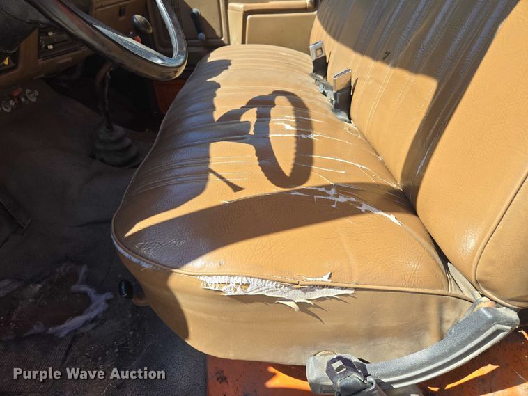 image for item EV1690 1987 Ford F700 dump truck